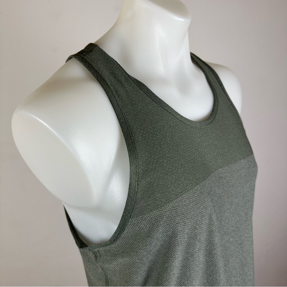 Vuori Men’s Grandview Tech Tank Top - Picture 6 of 9